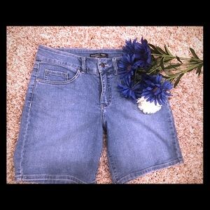 LEE woman blue jean Shorts/size 6